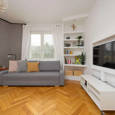 Bright In Close To The Old Town By Renters Lägenhet
