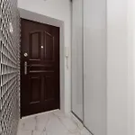 Bright In Close To The Old Town By Renters Apartment *