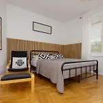Bright In Close To The Old Town By Renters Apartment