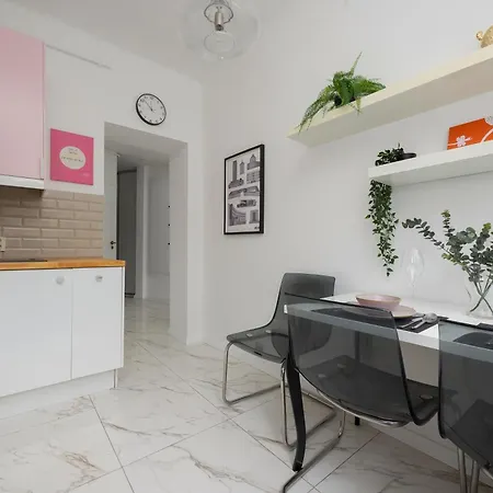 Bright In Close To The Old Town By Renters *