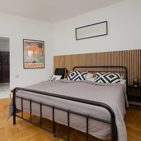 Bright In Close To The Old Town By Renters *