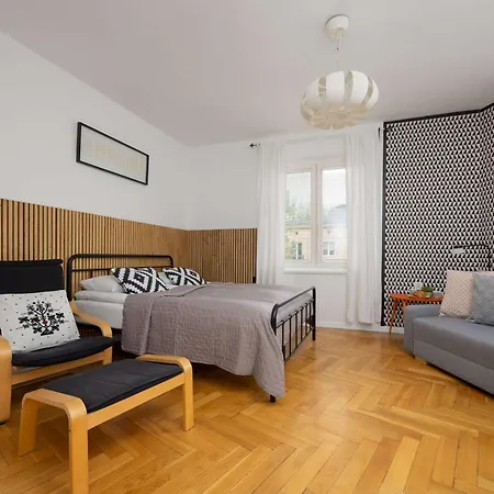 Bright In Close To The Old Town By Renters Apartment