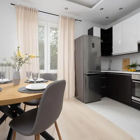 Bright In Close To The Old Town By Renters Appartamento *