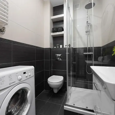 Bright In Close To The Old Town By Renters Appartamento