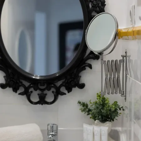 Bright In Close To The Old Town By Renters ורשה