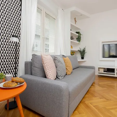 דירה Bright In Close To The Old Town By Renters